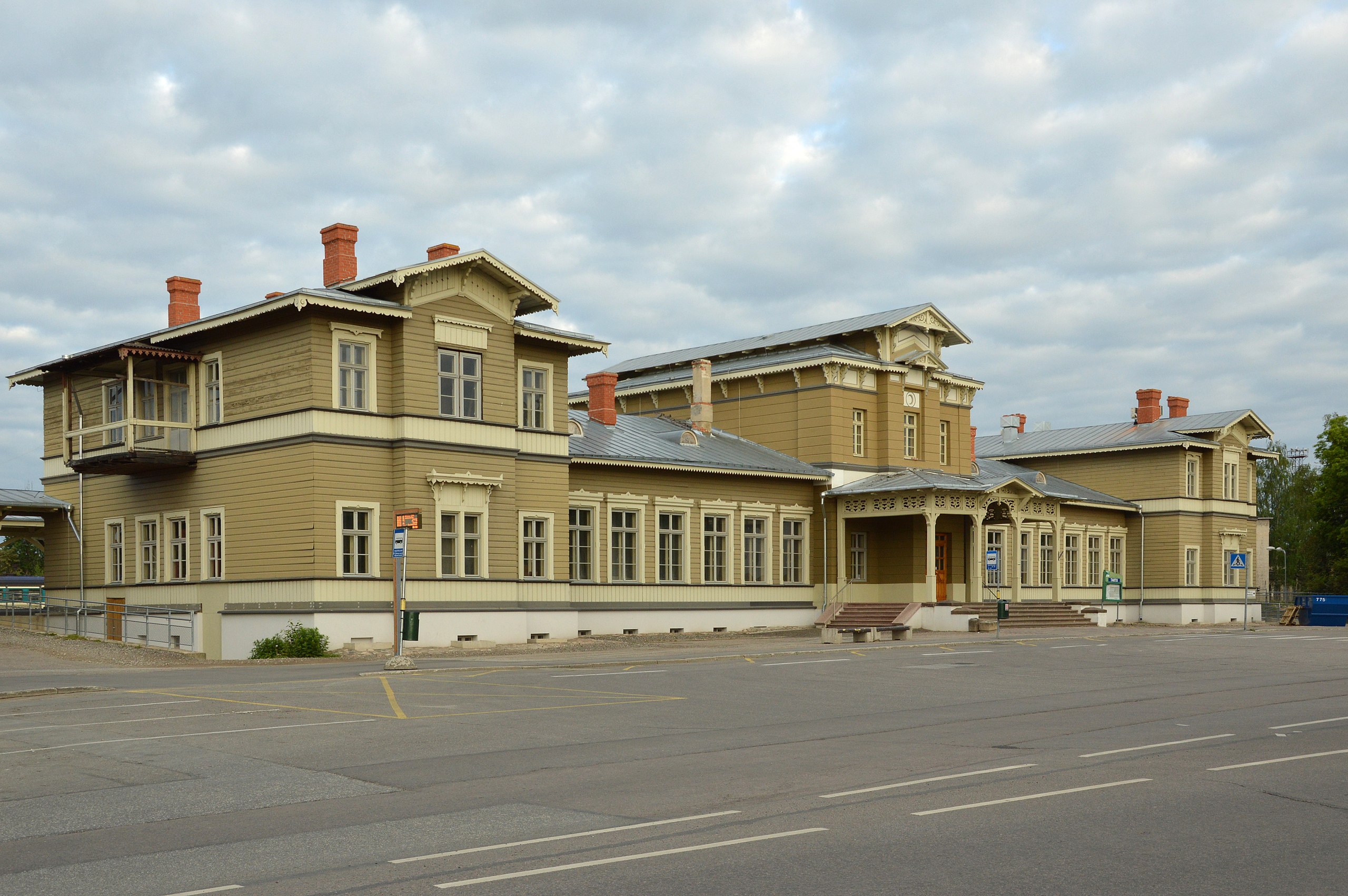 塔尔图火车站